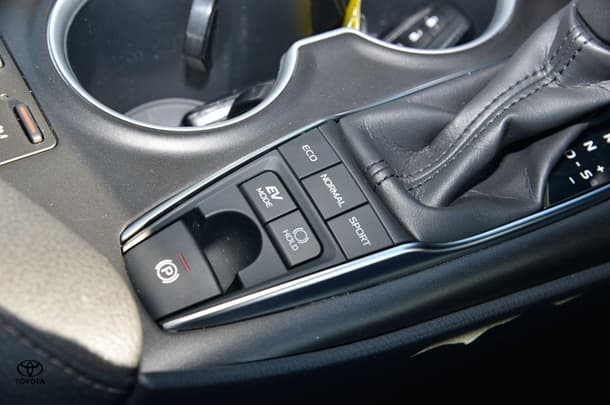 2021 Toyota Camry Hybrid SL image 15