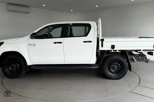 2020 Toyota Hilux SR image 9