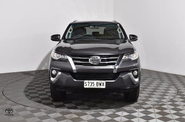2018 Toyota Fortuner GXL image 3