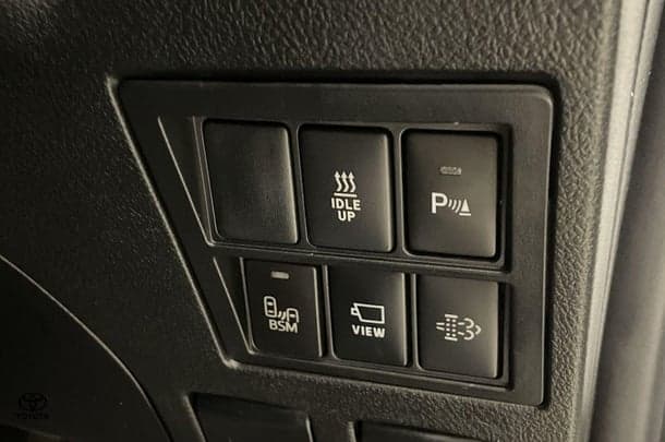 2023 Toyota Hilux SR5 image 10