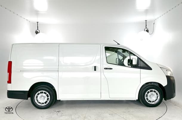 2021 Toyota Hiace LWB image 11