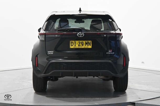 2022 Toyota Yaris Cross Hybrid GR-S image 6