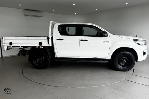 2020 Toyota Hilux SR image 16