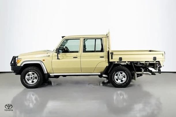 2021 Toyota LANDCRUISER MILITARY GXL image 5