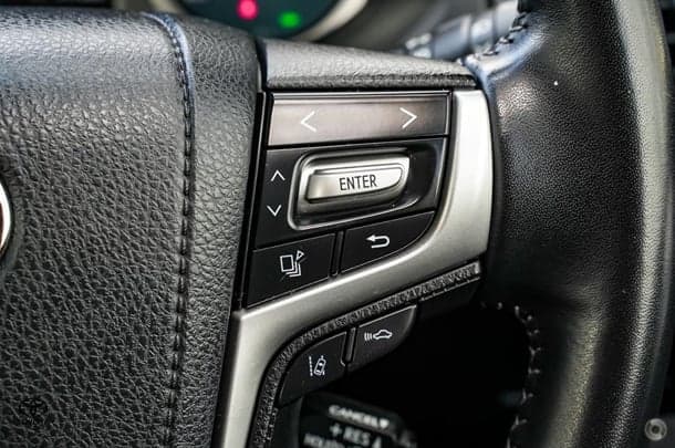 2023 Toyota Prado GXL image 7