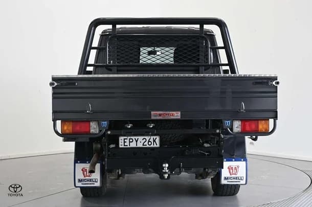 2021 Toyota LC Military GXL image 6