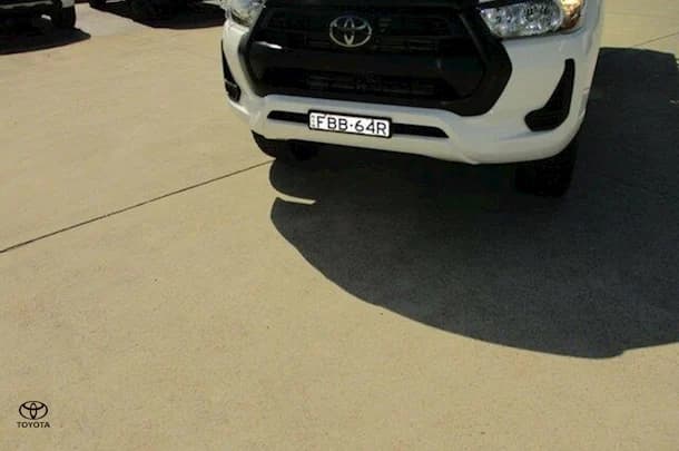 2023 Toyota Hilux 4x4 SR5 image 15