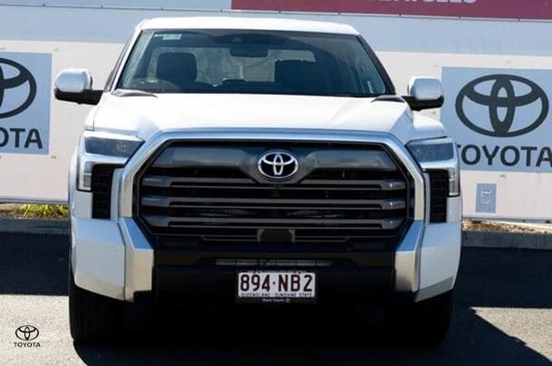 2023 Toyota Tundra Limited image 3