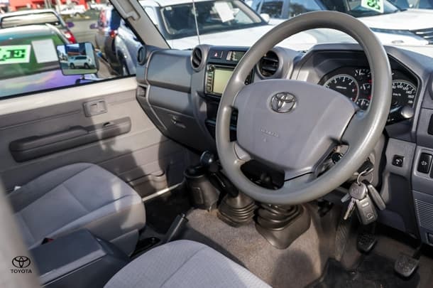 2020 Toyota LC MILITARY GXL image 6