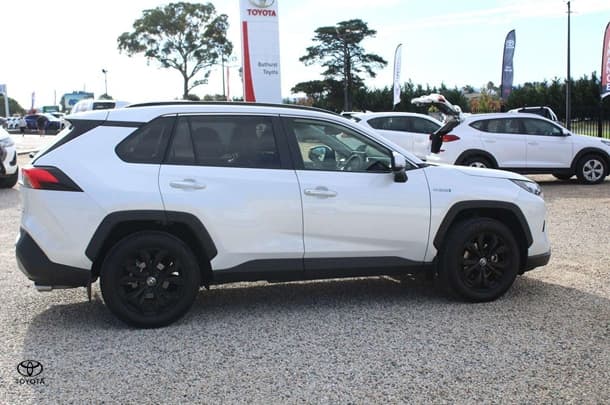 2024 Toyota RAV4 Hybrid Cruiser 2WD image 9