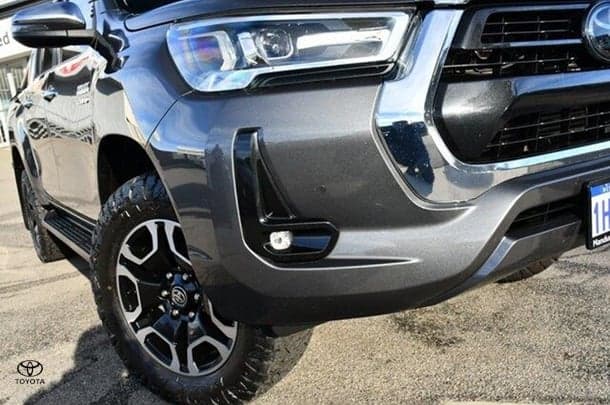 2020 Toyota Hilux SR5 image 2