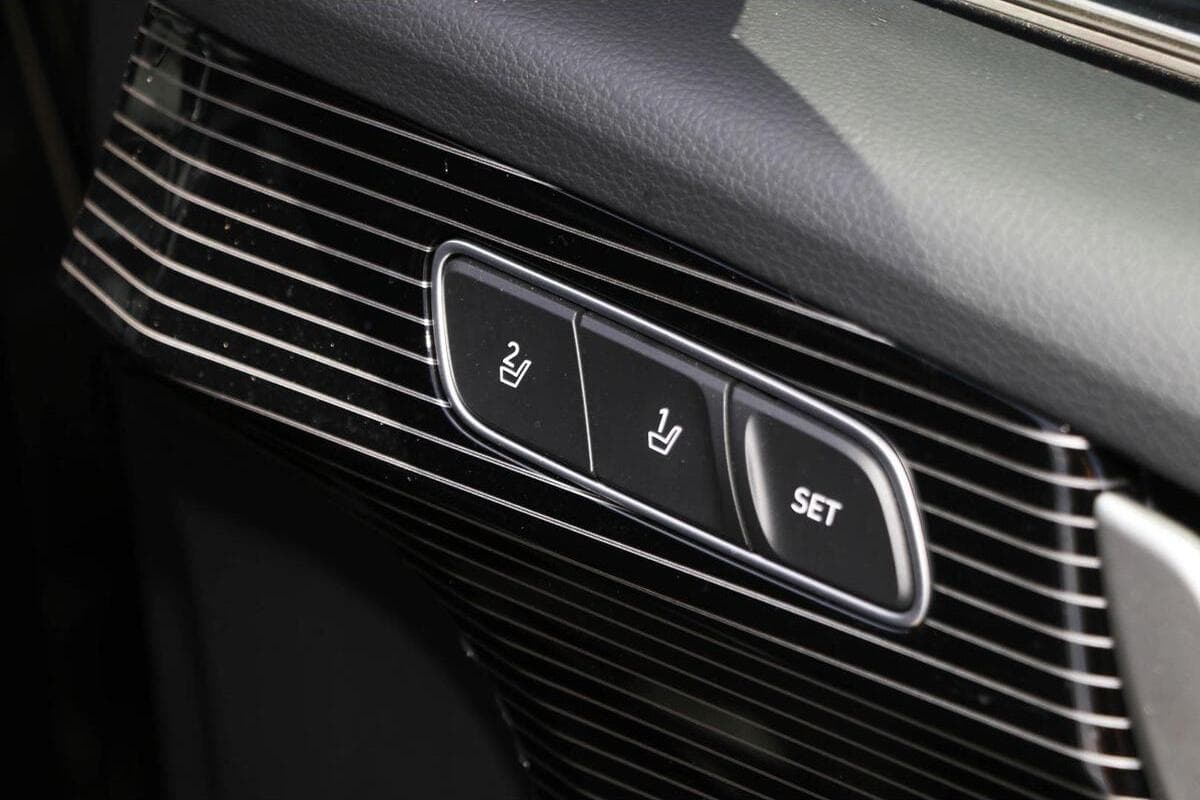2025 Hyundai Palisade Calligraphy Black Ink Auto 2WD MY25 image 10