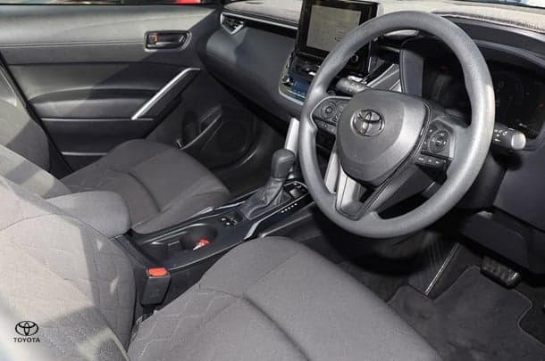 2024 Toyota Corolla Cross Hybrid GX image 2