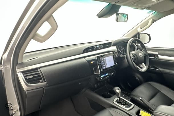2022 Toyota Hilux SR5 image 19