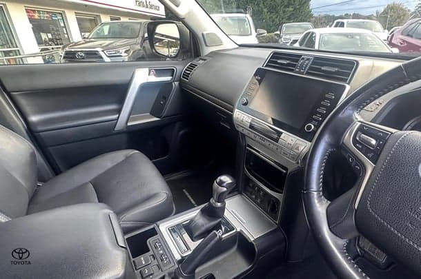 2021 Toyota Prado VX image 12