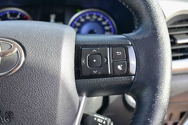 2017 Toyota HILUX SR5 image 18