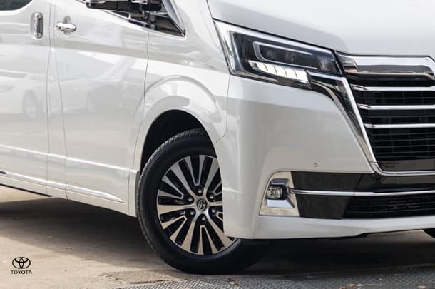 2020 Toyota Granvia Standard image 6