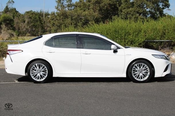 2019 Toyota Camry Hybrid SL image 7