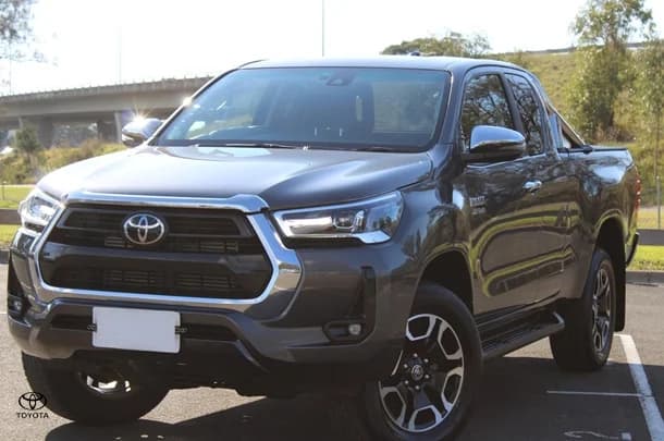 2023 Toyota Hilux 4x4 SR5 image 10
