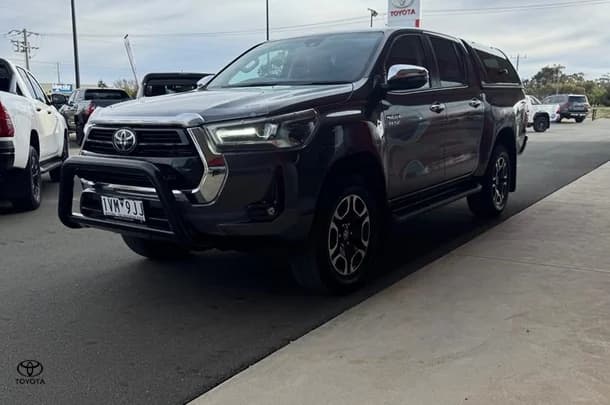 2022 Toyota Hilux SR5 image 4
