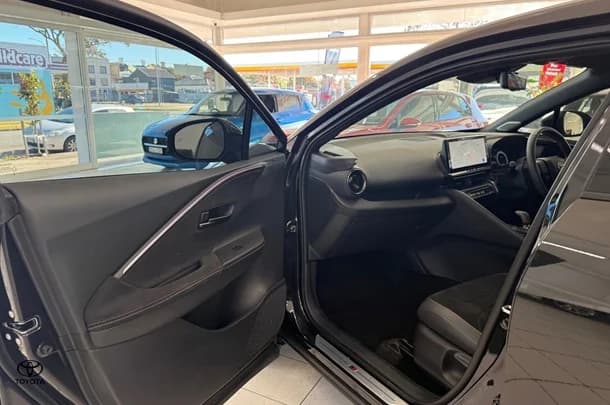 2023 Toyota C-HR Hybrid GR-S image 9