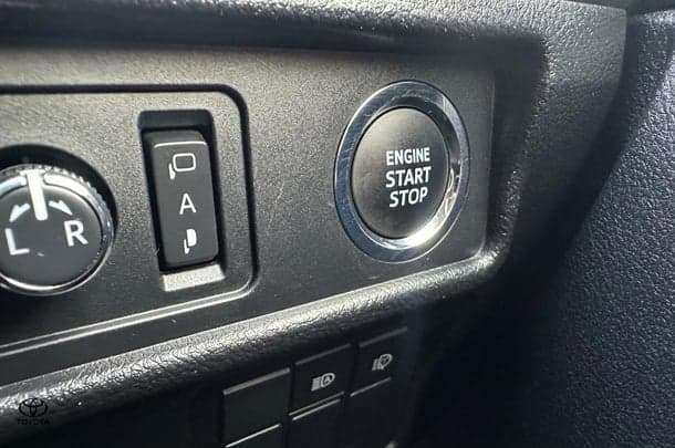 2021 Toyota Prado GXL image 14