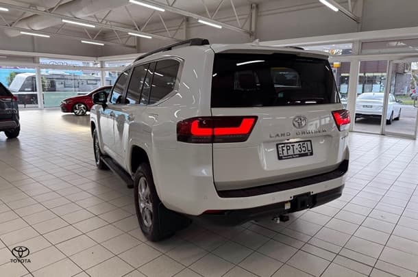 2022 Toyota Landcruiser Sahara image 6