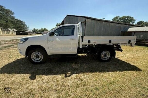 2022 Toyota HILUX SR image 4