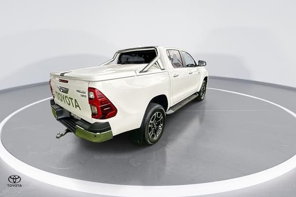 2023 Toyota Hilux SR5 image 8