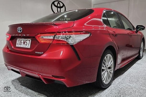 2020 Toyota Camry Hybrid SL image 3