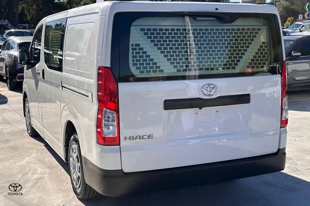 2021 Toyota HiAce LWB image 11