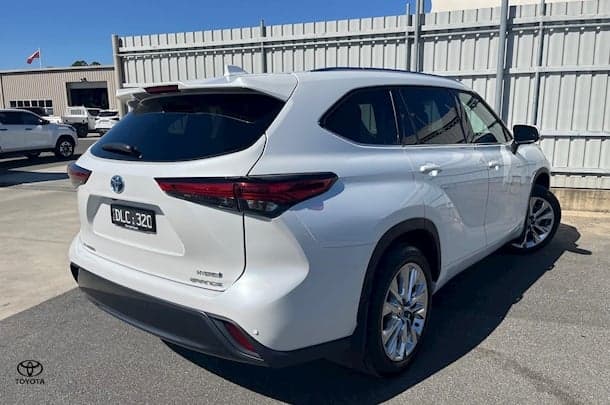 2023 Toyota Kluger Hybrid AWD GRANDE image 12