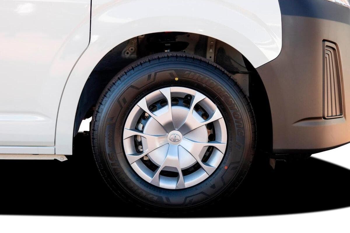 2025 Toyota Hiace Commuter Super LWB Auto image 9