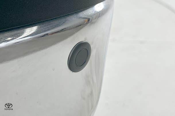 2022 Toyota Hilux SR5 image 13