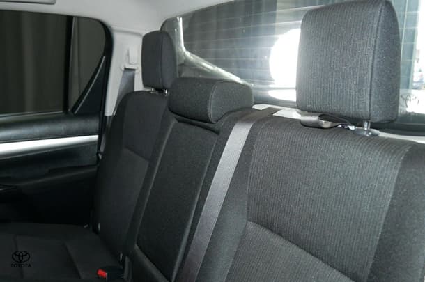 2017 Toyota Hilux 4x4 SR5 image 21