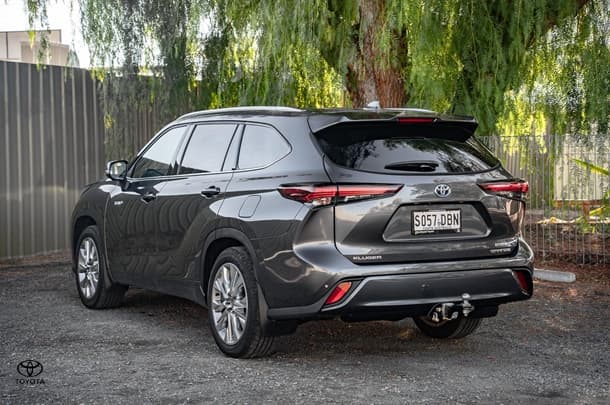 2024 Toyota KLUGER HYBRID AWD GRANDE image 38