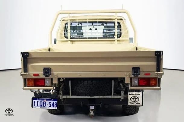 2021 Toyota LANDCRUISER MILITARY GXL image 7