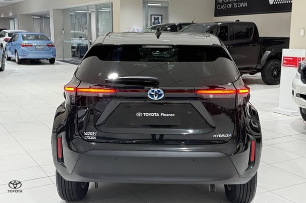 2023 Toyota Yaris Cross Hybrid GXL image 9
