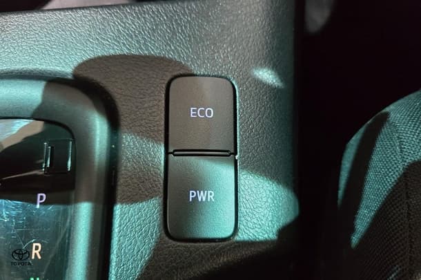 2023 Toyota Hilux SR image 26
