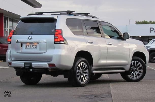 2023 Toyota Prado VX image 6