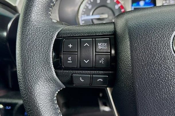 2023 Toyota Hilux SR5 image 17