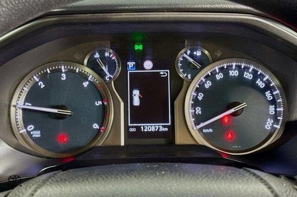 2020 Toyota Prado GX image 12