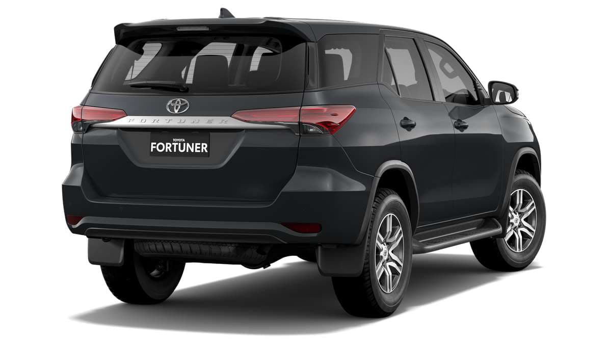2024 Toyota Fortuner GX Automatic image 3