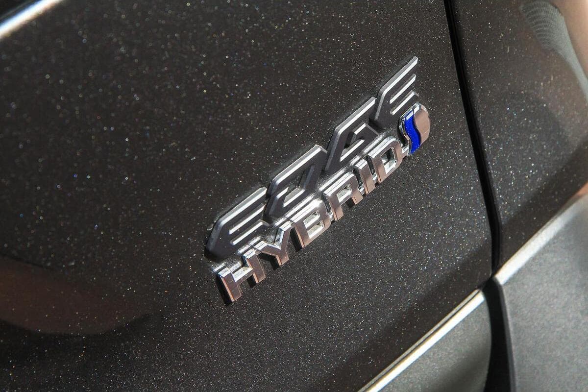 2025 Toyota RAV4 Edge Auto eFour image 6