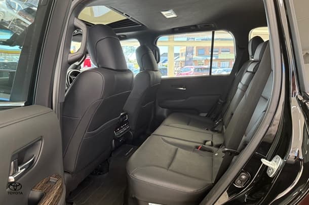 2022 Toyota Landcruiser VX image 17
