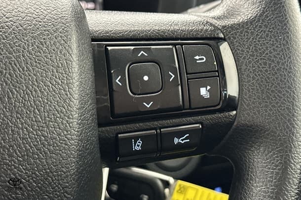 2020 Toyota Hilux SR image 21
