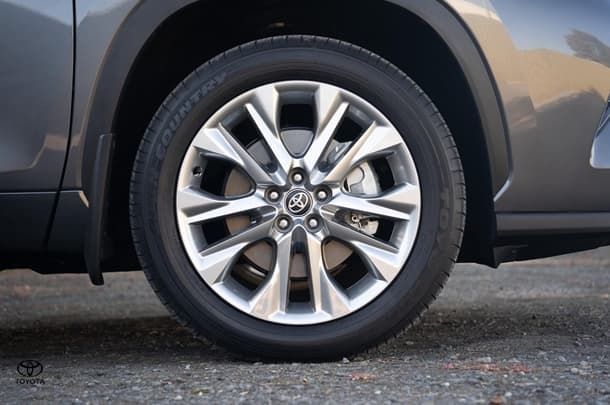 2024 Toyota KLUGER HYBRID AWD GRANDE image 24