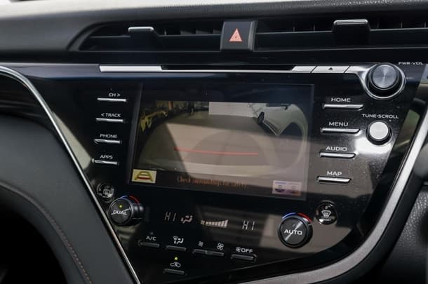 2018 Toyota CAMRY SL image 16