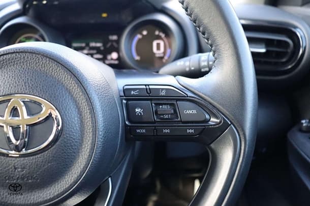 2022 Toyota Yaris Cross Hybrid GX image 16