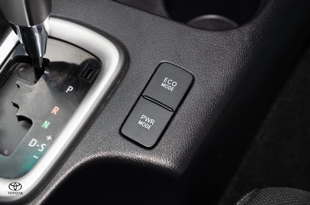 2018 Toyota Hilux 4x4 SR5 image 18